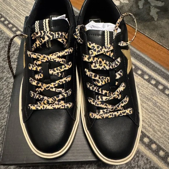 Stylish Black and Gold Women's Sneakers - Picture 3 of 9